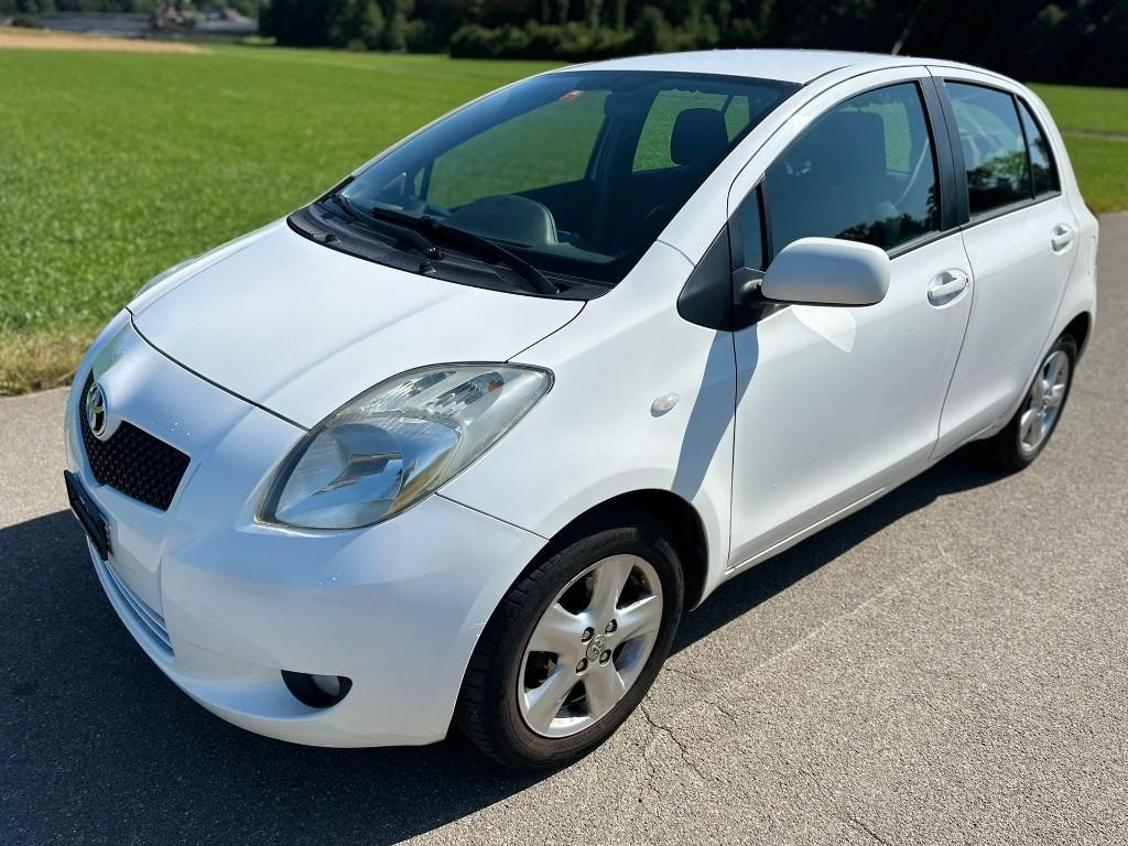 TOYOTA Yaris 1.3 Linea Luna in der Schweiz - Bild 2