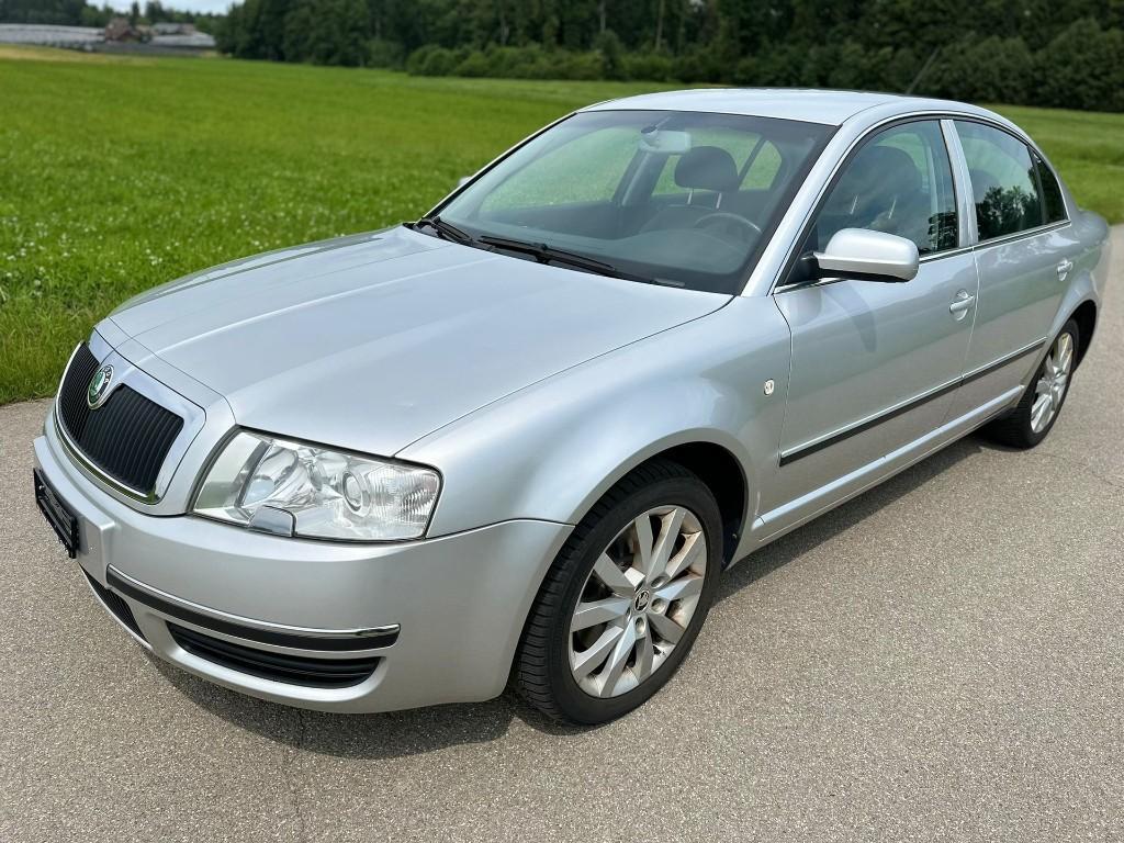 SKODA Superb 2.8 V6 Elegance in der Schweiz - Bild 2