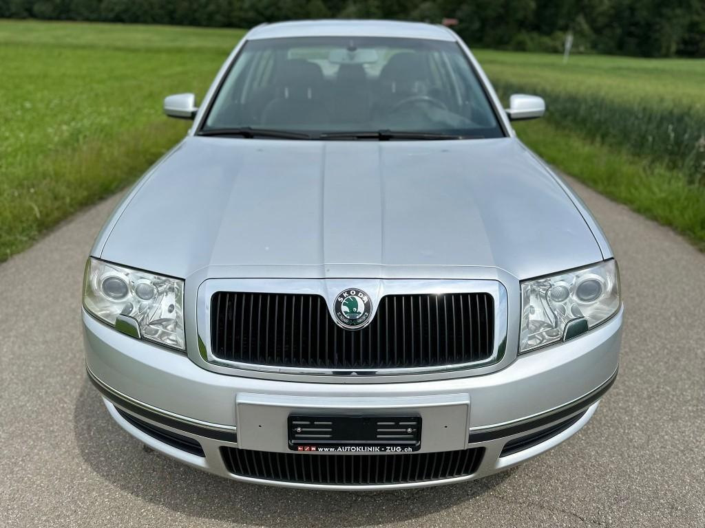 SKODA Superb 2.8 V6 Elegance in der Schweiz - Bild 3