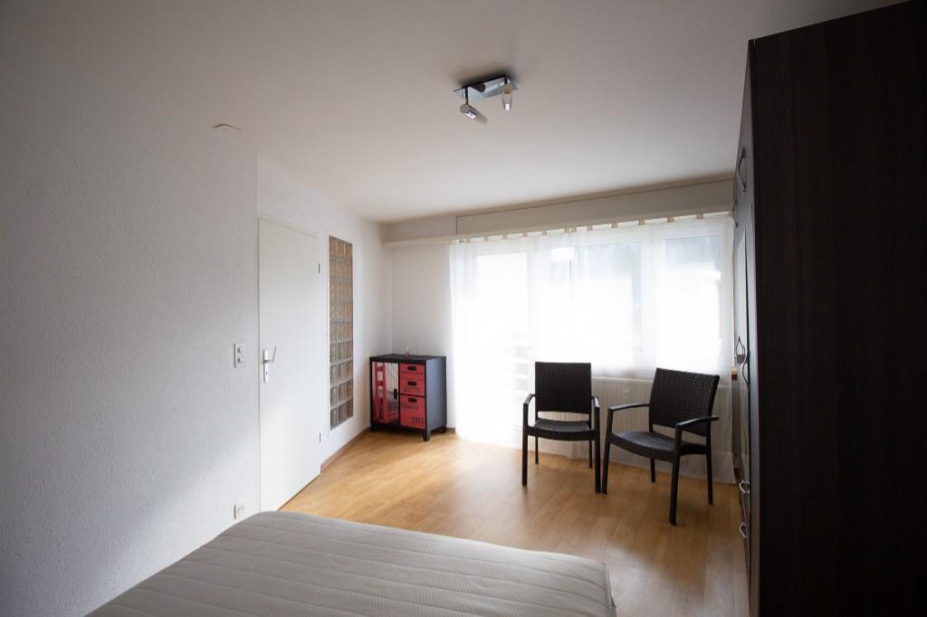 2.5-02, helle 2.5-Zimmer Attikawohnung mit 2 Balkonen in Sierre - Bild 7