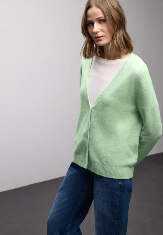 Kuscheliger V-Neck Cardigan in Willisau - Bild 1