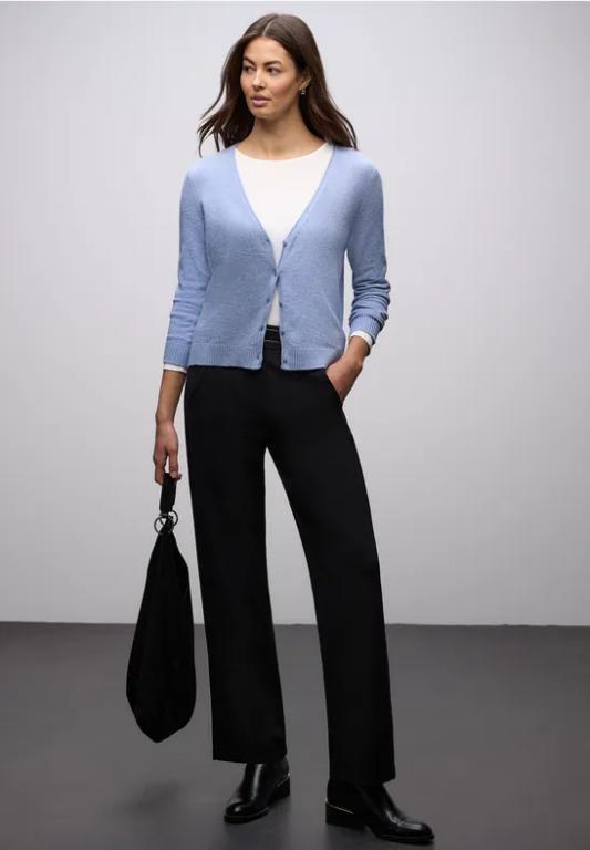 Kuscheliger V-Neck Cardigan in Dulliken - Bild 1