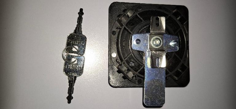 Schloss für Metallschrank neu von Burg in Brugg - Bild 3