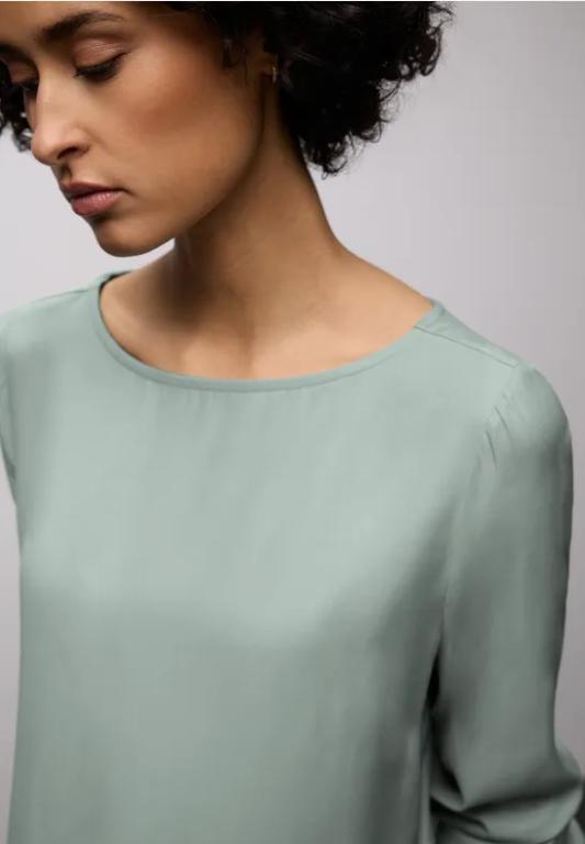 Bluse mit Elastiksaum in Aesch - Bild 1