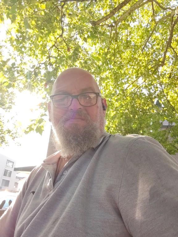 Suche Dame für Reinigung meiner wohnung in Neuenhof - Bild 1