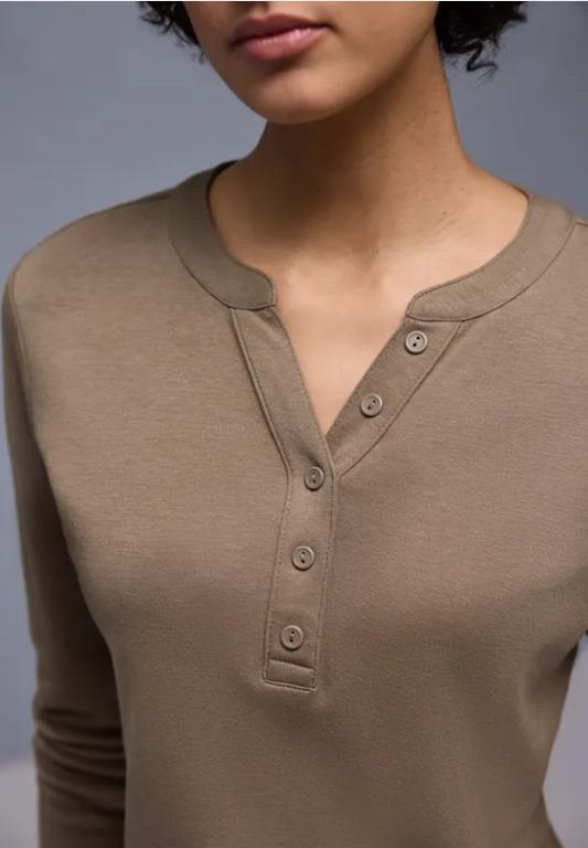 Shirt in Unifarbe in Frauenfeld - Bild 1