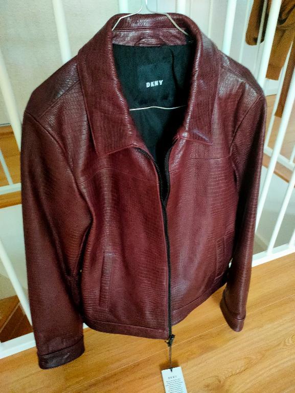 DKNY Jacke NEU mit US-Preisschild, ungetragen in Aesch - Bild 3