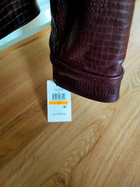 DKNY Jacke NEU mit US-Preisschild, ungetragen in Aesch - Bild 8