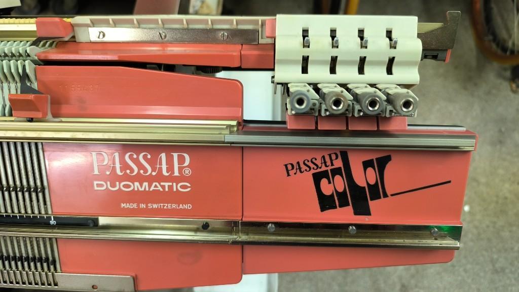 Passap Strickmaschine Duo Red 2 Stück zu je Fr. 580.- in Urdorf - Bild 4