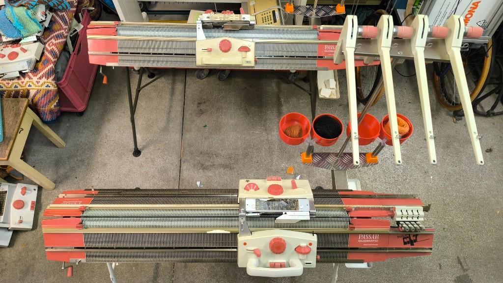 Passap Strickmaschine Duo Red 2 Stück zu je Fr. 580.- in Urdorf - Bild 5