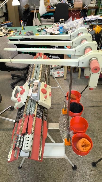 Passap Strickmaschine Duo Red 2 Stück zu je Fr. 580.- in Urdorf - Bild 6