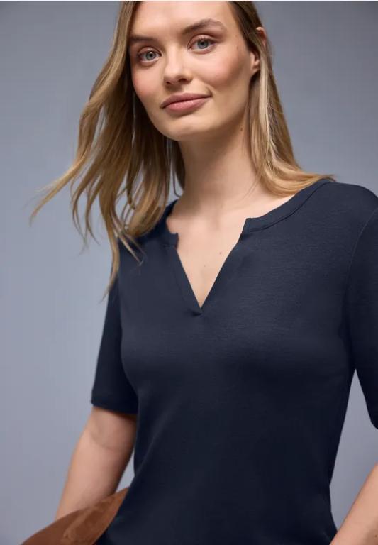 Basic Shirt in Aesch - Bild 1