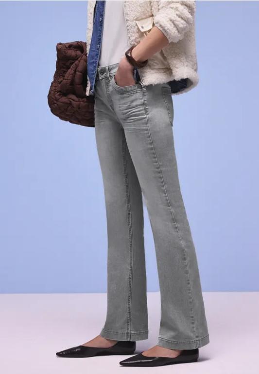 Bootcut Jeans in Dulliken - Bild 1