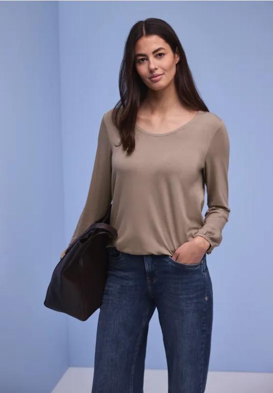 Basic Shirt in Aesch - Bild 1