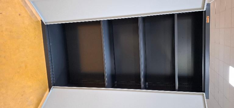 Metallschrank B 95 T 40 H 195cm schwarz grau in Brugg - Bild 2