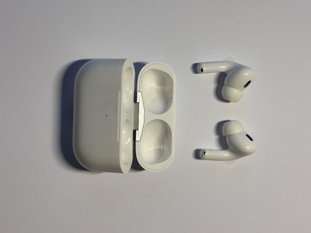 Apple AirPods Pro 2 (Lightning) einwandfrei in Hombrechtikon - Bild 2