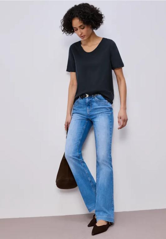 Basic T-Shirt mit gerundetem V-Neck in Aesch - Bild 1