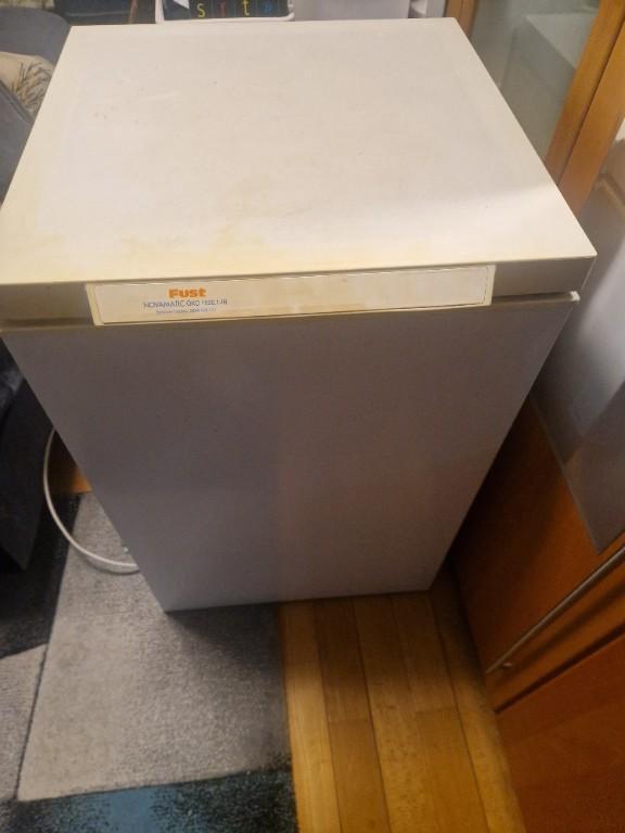 Gefrierschrank ohne Schubladen zu verkaufen in Reinach - Bild 1