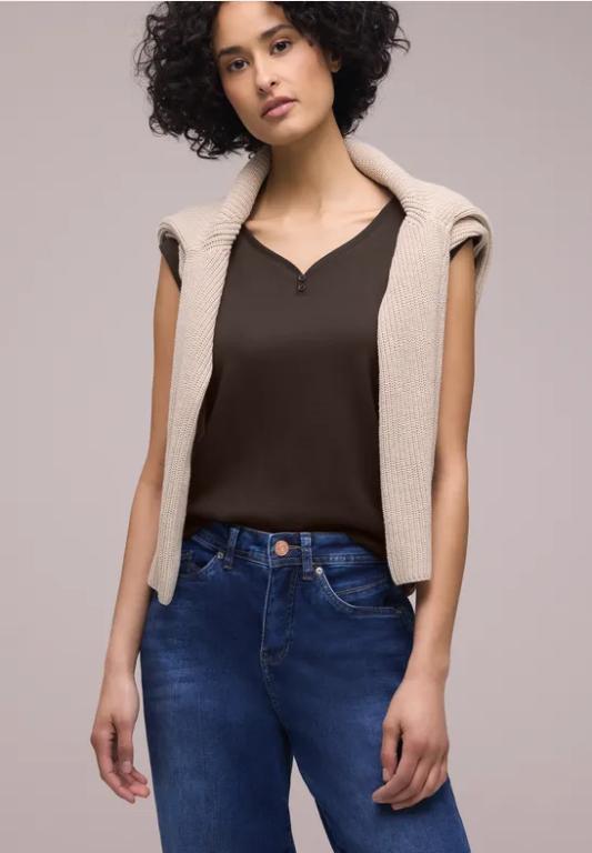 Shirt mit gerundetem V-Ausschnitt in Thun - Bild 1