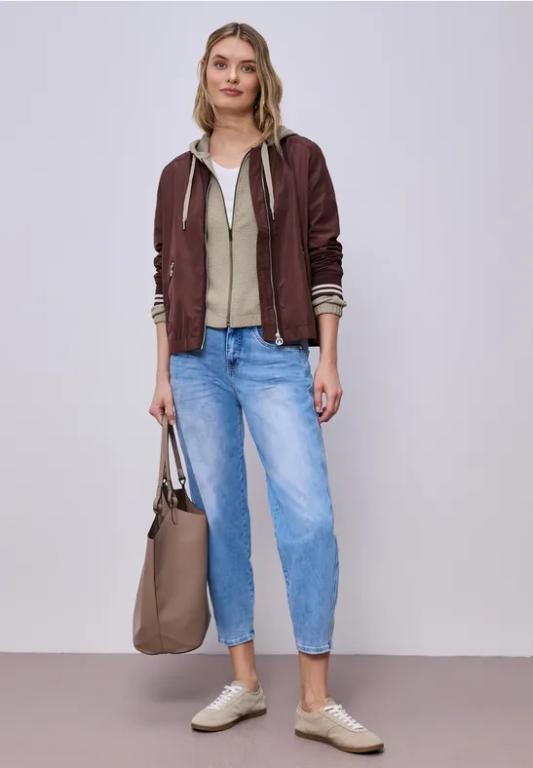 Langarm Jacke mit Kapuze und Zipper in Winterthur - Bild 1