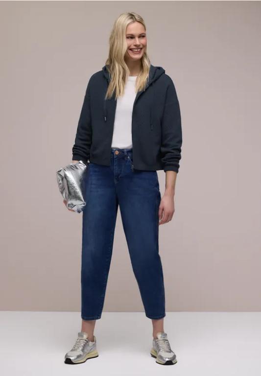 Langarm Jacke mit Kapuze und Zipper in Chur - Bild 1