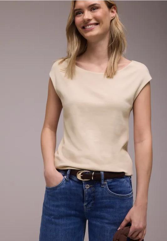 Basic Shirt mit U-Boot-Ausschnitt in Chur - Bild 1
