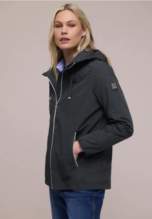 Jacke mit Kapuze und Zipper in Thun - Bild 1