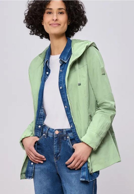 Jacke mit Kapuze und Zipper in Aesch - Bild 1