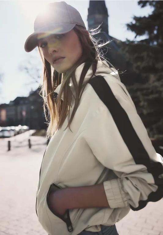Windbreaker mit Tapedetails in Bern - Bild 1