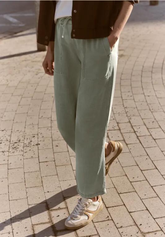 Mid Waist Straight Leg Hose im Loose Fit in Appenzell - Bild 1