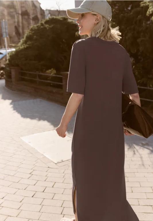 Midi-Kleid mit Rundhals und Knopfdetail in Willisau - Bild 1