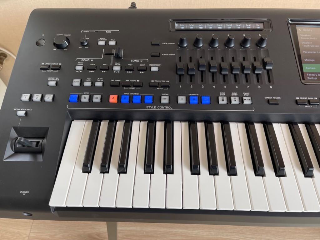 Yamaha Genos 76 Tasten Keyboard in Genf - Bild 1