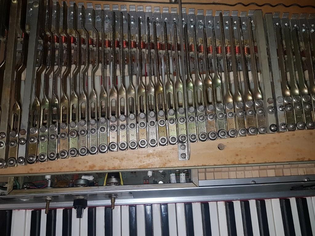 Fender Rhodes Mark I Series 73 in Genf - Bild 3