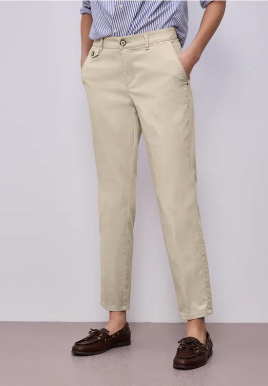 Chino im Casual Fit in softer Qualität in Aesch - Bild 1