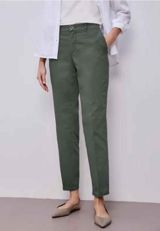 Chino im Casual Fit in softer Qualität in Thun - Bild 1