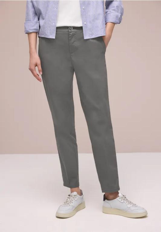 Chino im Casual Fit in softer Qualität in Aesch - Bild 1
