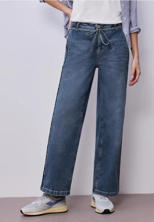 Wide Leg Jeans mit Gürteldetail in Urdorf - Bild 1