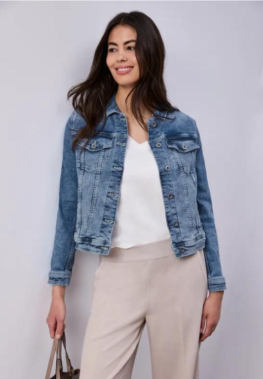 Jeansjacke mit Brusttaschen und Knöpfen in Aesch - Bild 1