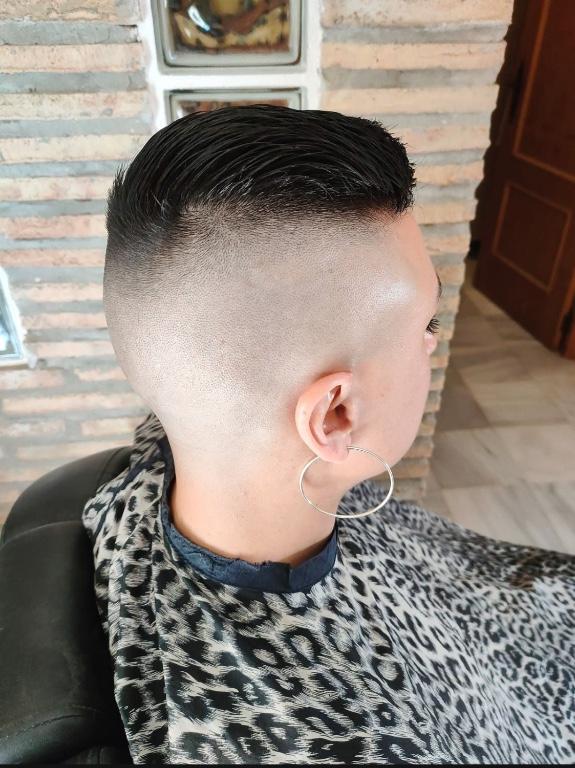 Kurze Haare für Studentin in Opfikon - Bild 9