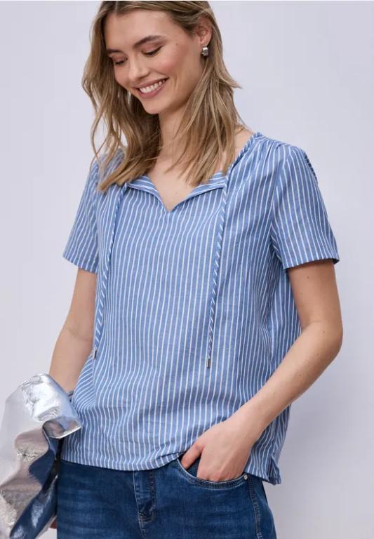 Kurzarm Bluse mit Split Neck und Streifen in Landquart - Bild 1