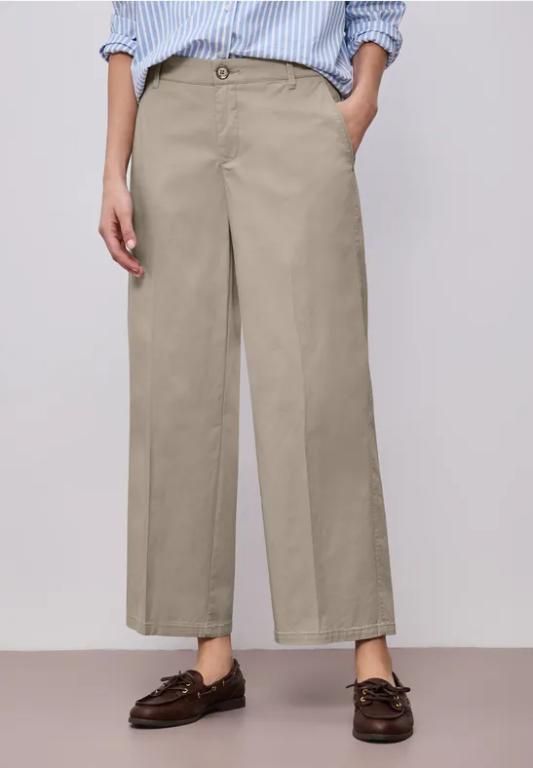 Straight Leg Chino im Casual Fit in Appenzell - Bild 1