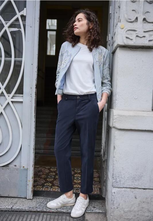 Mid Waist Slim Leg Chino im Casual Fit in Willisau - Bild 1