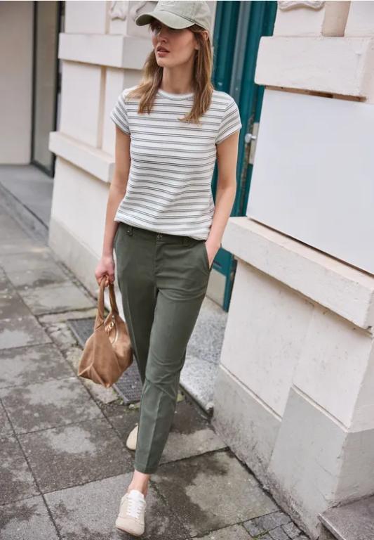 Mid Waist Slim Leg Chino im Casual Fit in Aesch - Bild 1