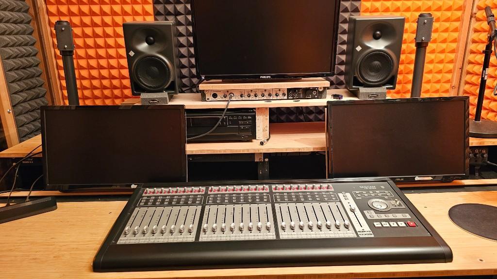 Studio Equipment Tonstudio in Urdorf - Bild 1