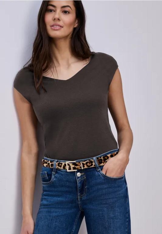 Ärmelloses Shirt mit Diamantausschnitt in Dulliken - Bild 1