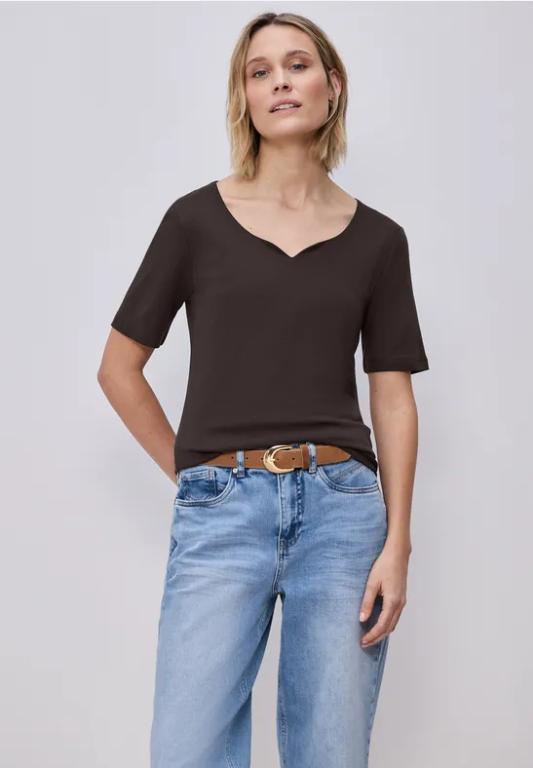 Basic T-Shirt mit Herzausschnitt in St. Gallen - Bild 1