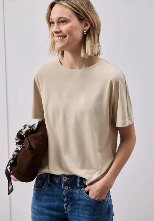 Basic T-Shirt mit Dropped Shoulders in Aesch - Bild 1