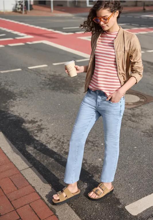 Mid Waist Kick Flare Jeans im Skinny Fit in Aesch - Bild 1