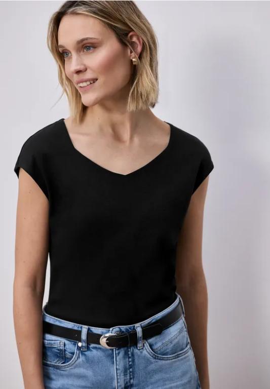 Ärmelloses Shirt mit Diamantausschnitt in Thun - Bild 1
