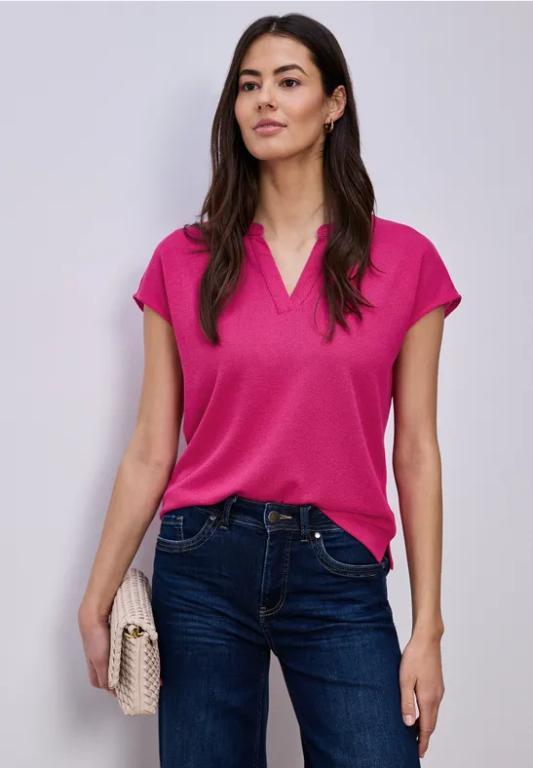 Shirt mit Split Neck im Strick-Look in Zürich - Bild 1
